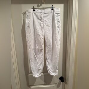 White leg crop pants
